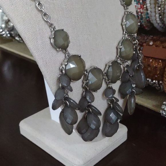 Women's Silver Chain Smokey Stones Statement Necklace - Picture 4 of 8